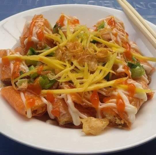 banh-trang-cuon-thap-cam-sot-bo-me-lon