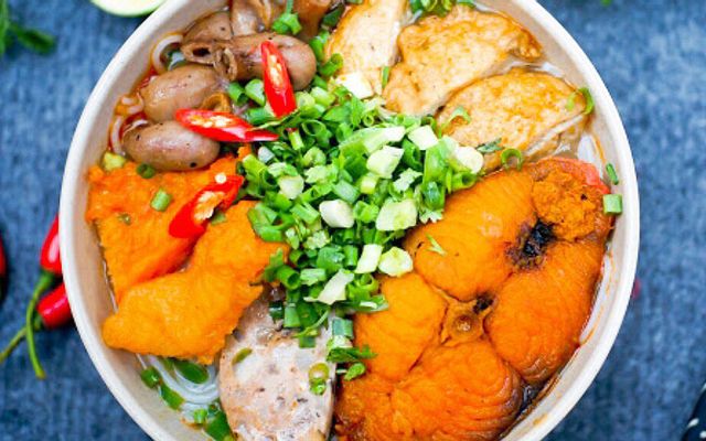 ut-ha-quan-bun-long-ca-cay-quang-trung