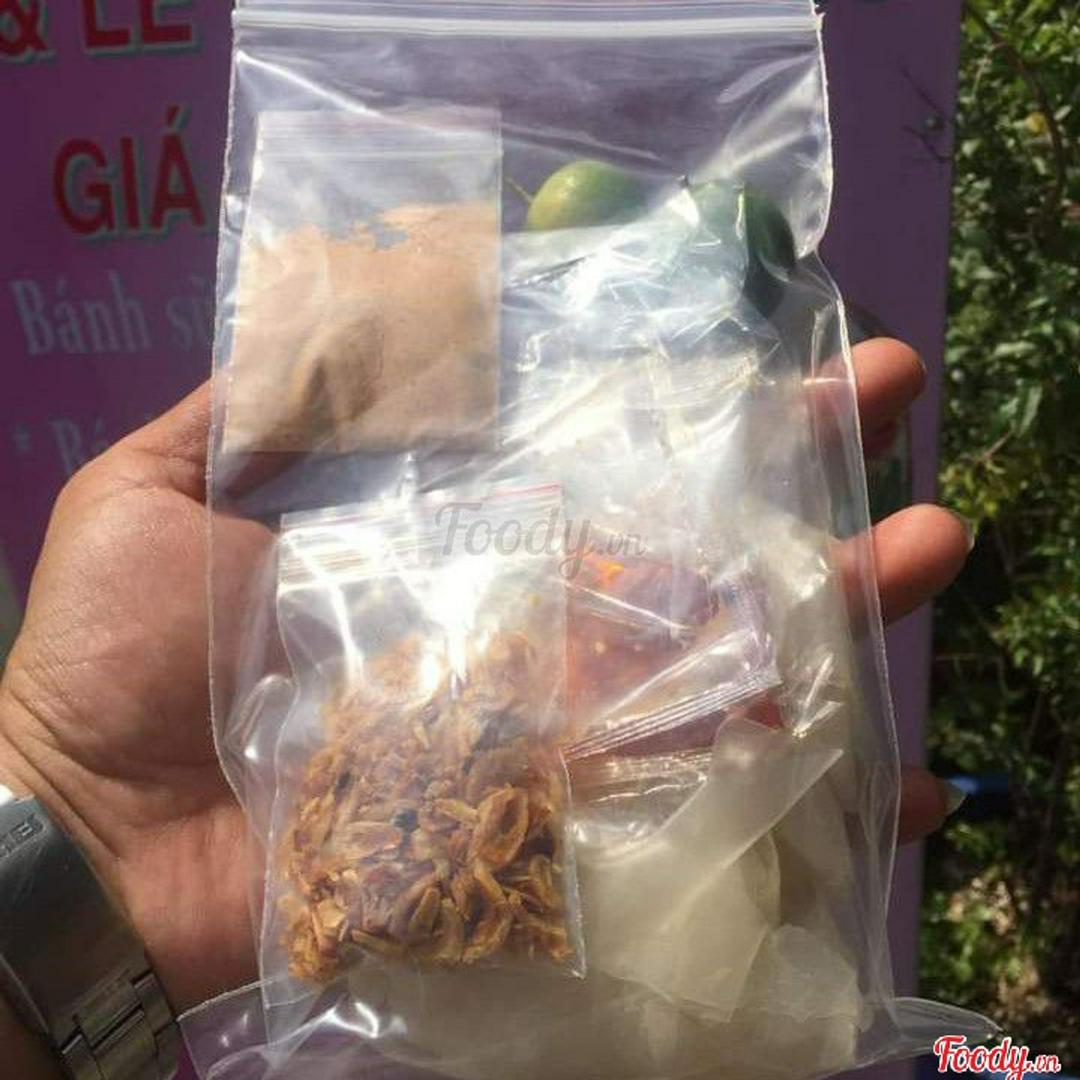 banh-trang-deo-muoi-nhuyen-sate-hanh-phi