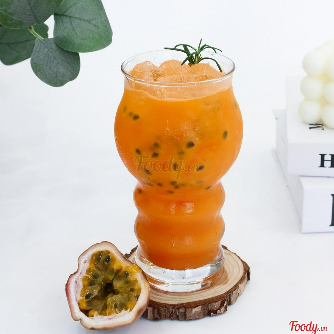 nuoc-ep-ca-rot-chanh-day