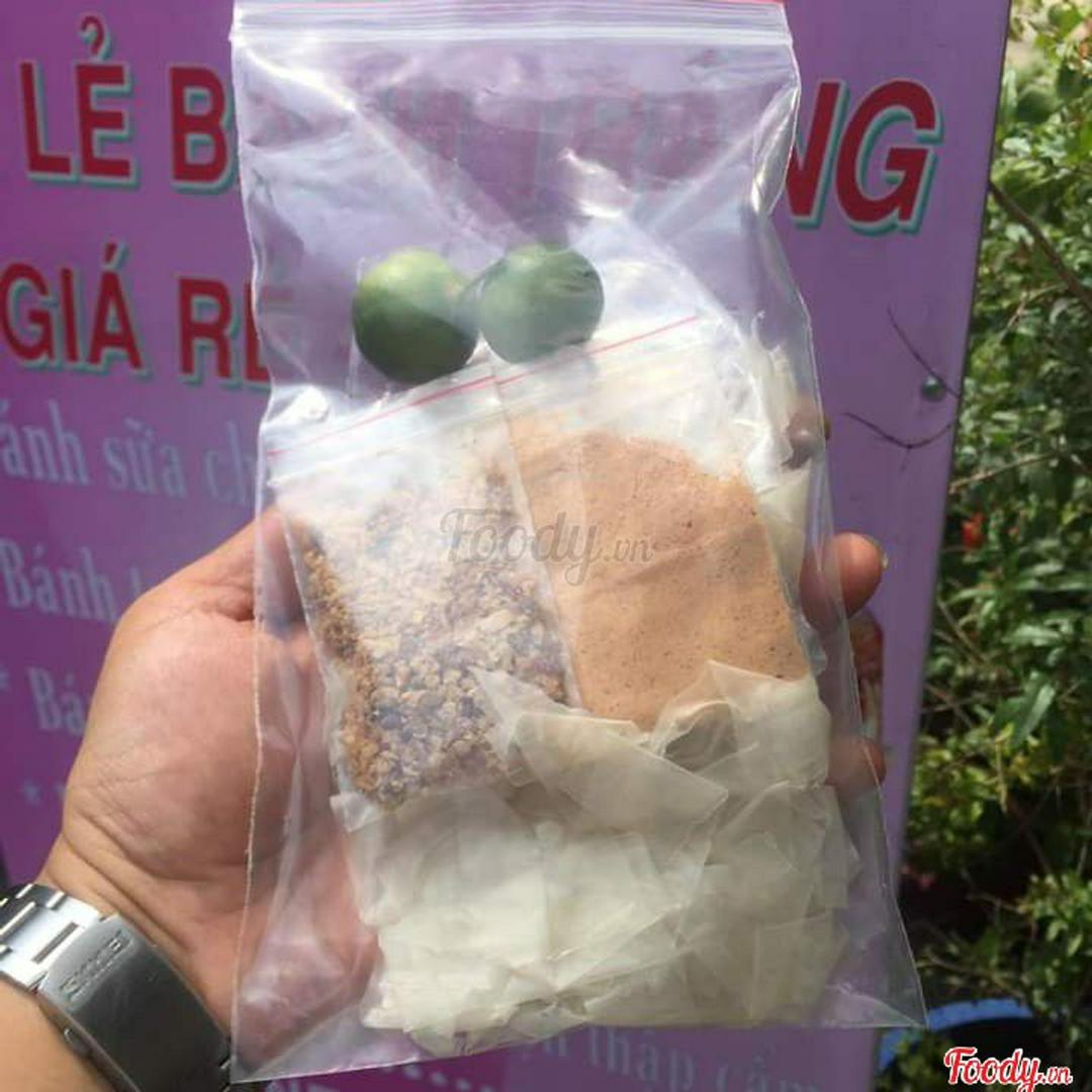 banh-trang-deo-muoi-nhuyen-sate-tac-toi