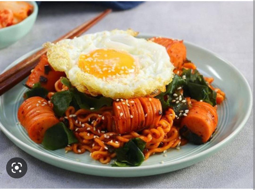 mi-tron-trung-op-la-xuc-xich-1-trung-1-cay-xx-uc