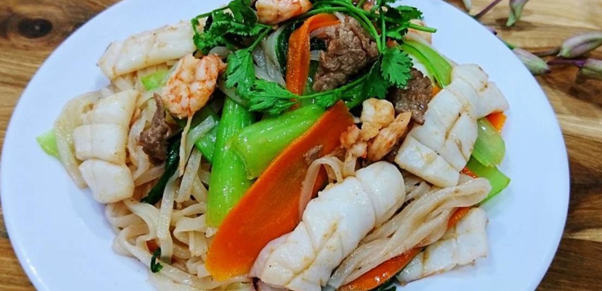 a-quoc-com-chien-hu-tieu-xao-go-cong