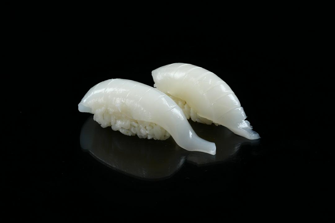 ika-sushi-2-pcs-muc-tuoi-ss
