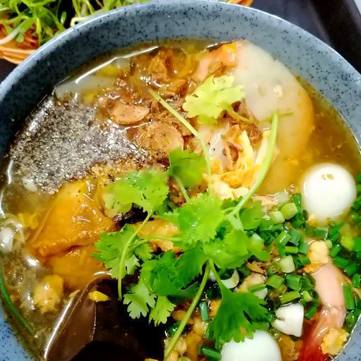 banh-canh-gio-heo-tom-cha-trung-khong-cua