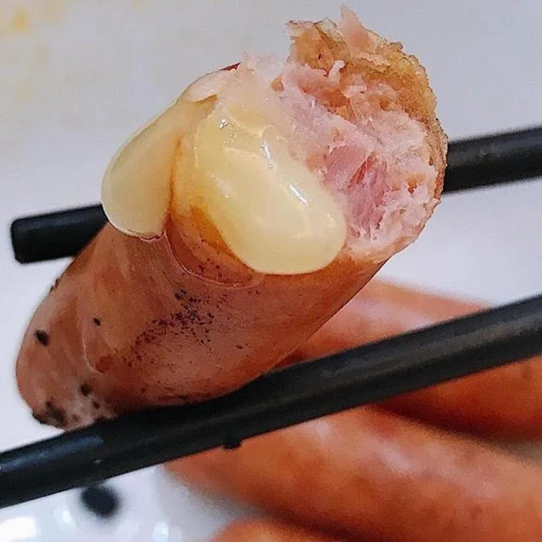 xuc-xich-pho-mai-1-cay-e-nguyen-cay-k-chien-mam