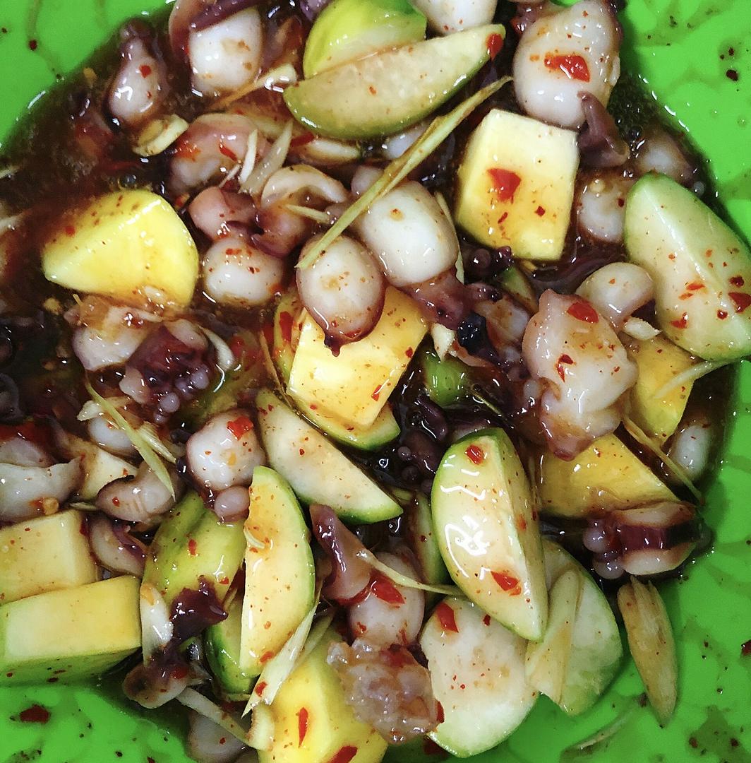 bach-tuoc-sot-thai-mix-coc-xoai-hop-lon