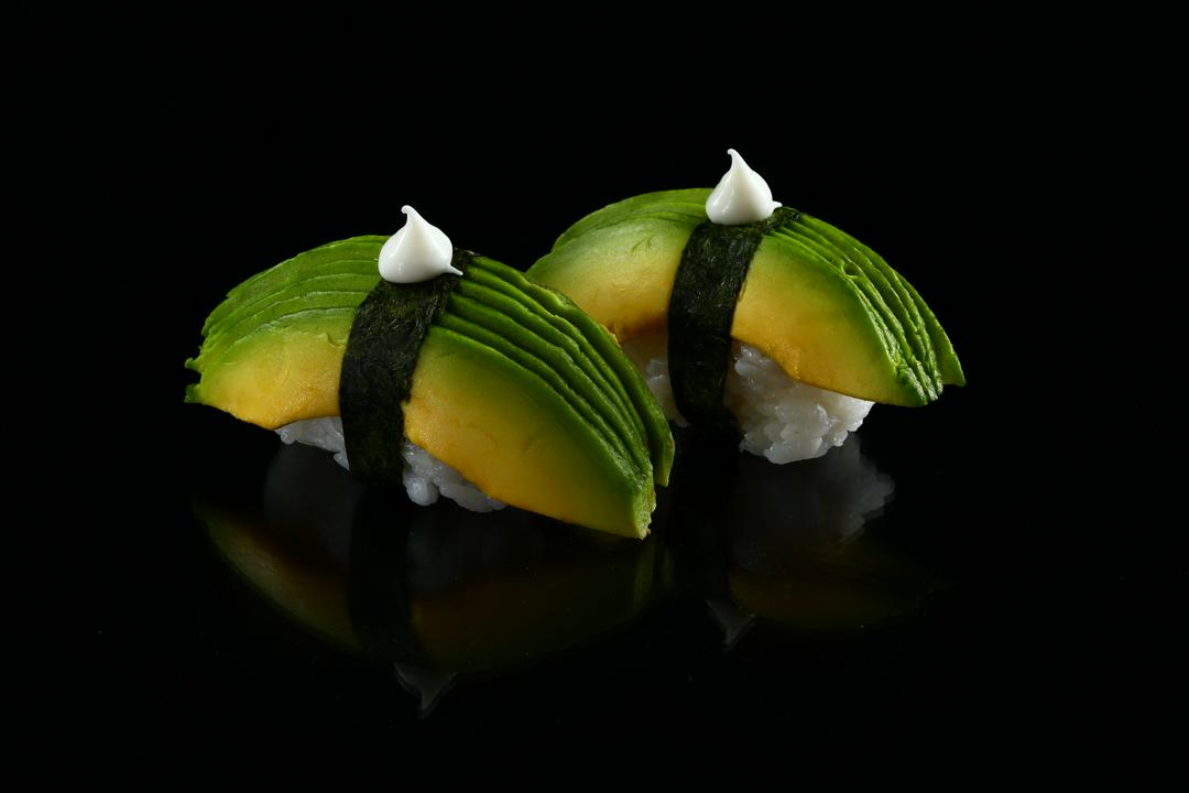 abokado-sushi-2-pcs-bo-trai-sot-mayonnaise-ss