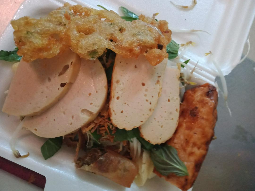 banh-cuon-trung-nem-nuong