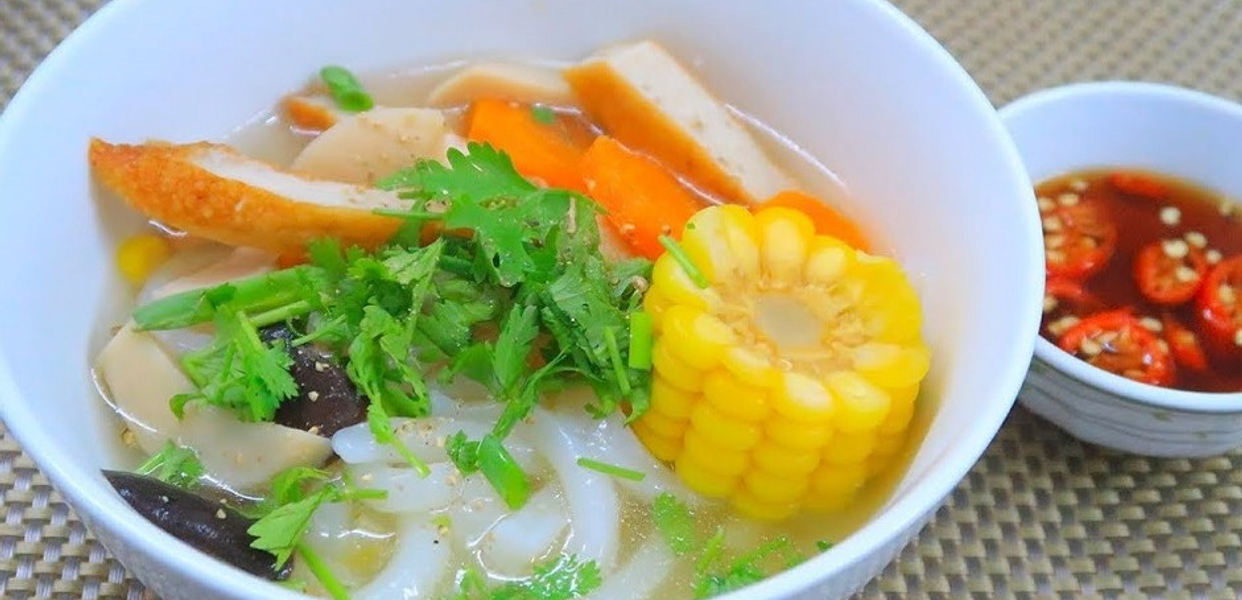 quan-ngan-pleiku-banh-canh-mi-quang-banh-van-tran