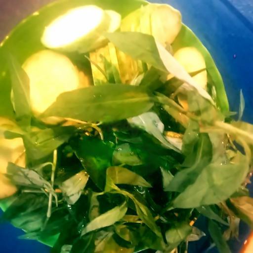 rua-leo-rau-ram-nuoc-cham-muoi-ot-xanh-nha-lam