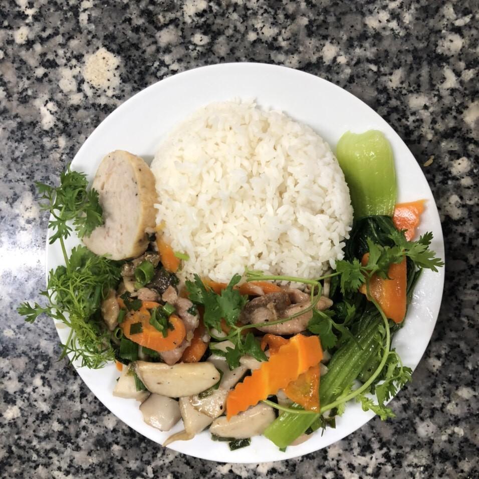 com-trang-ga-xao-nam