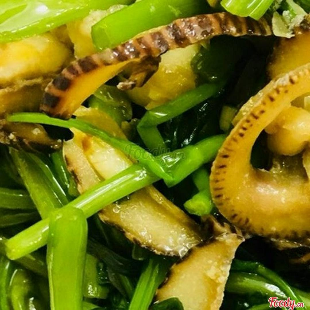 oc-giac-xao-rau-muong