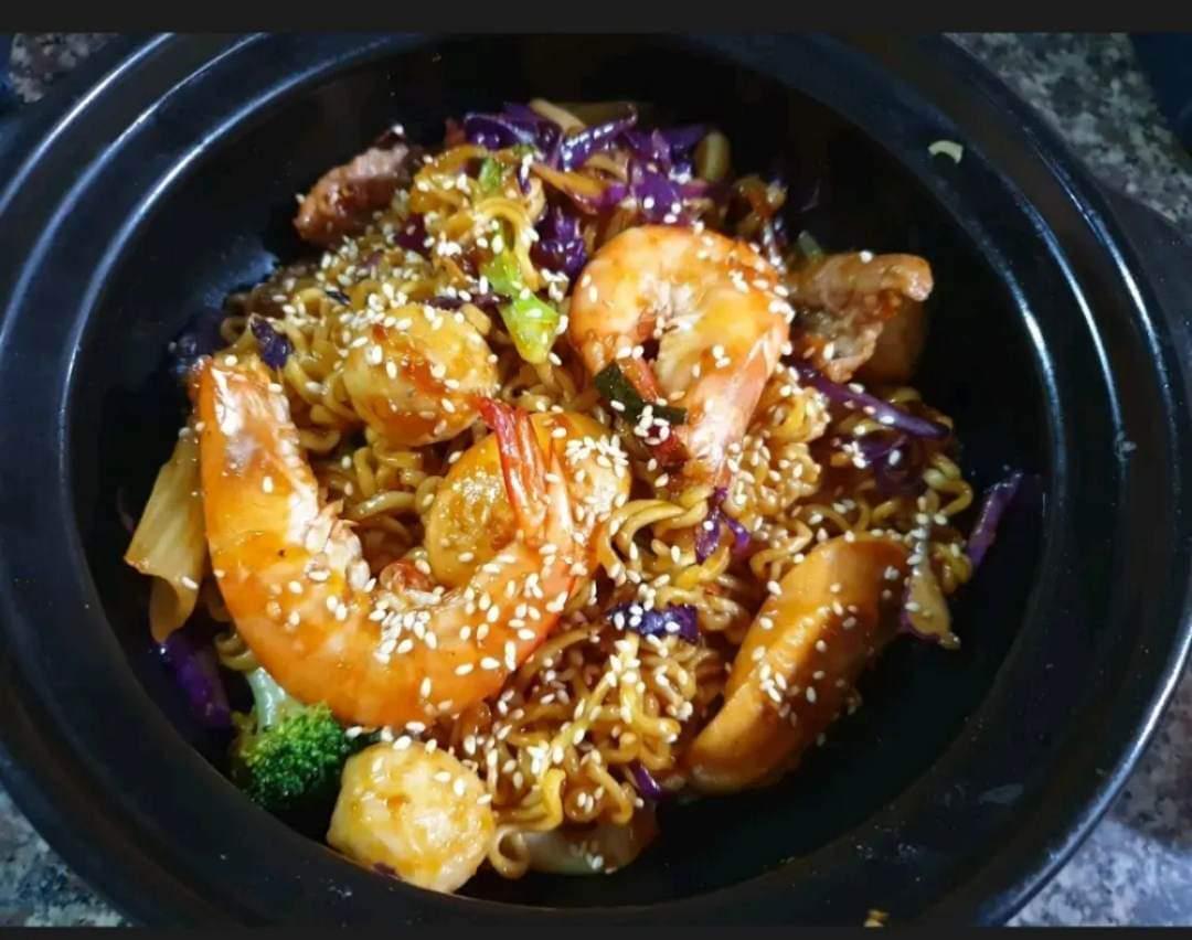 mi-cay-tron-kho-hai-san