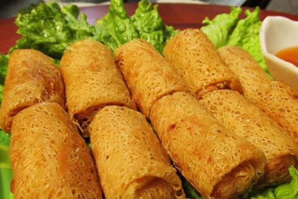 combo-10-cuon-cha-gio-re-chien-gion-1-nuoc-ngot