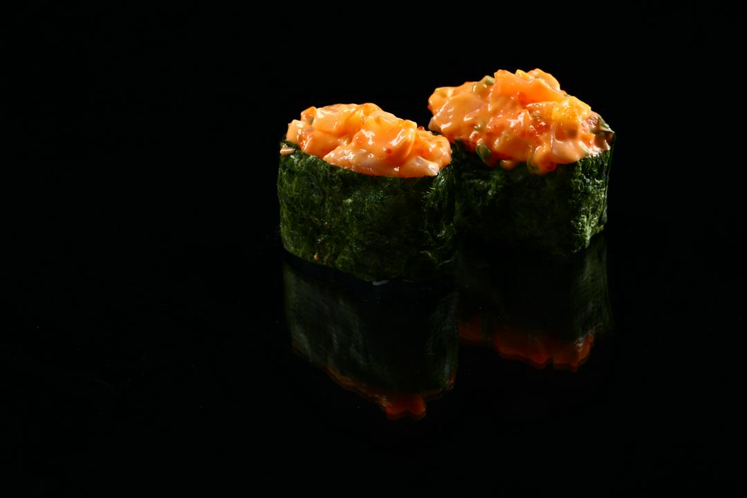 spicy-hotate-gunkan-2-pcs-sushi-so-iep-sot-cay