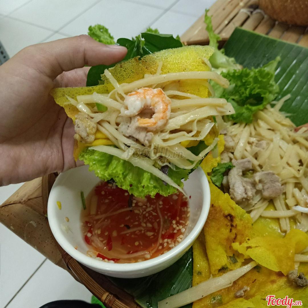 banh-xeo-cu-hu-dua-tom-thit