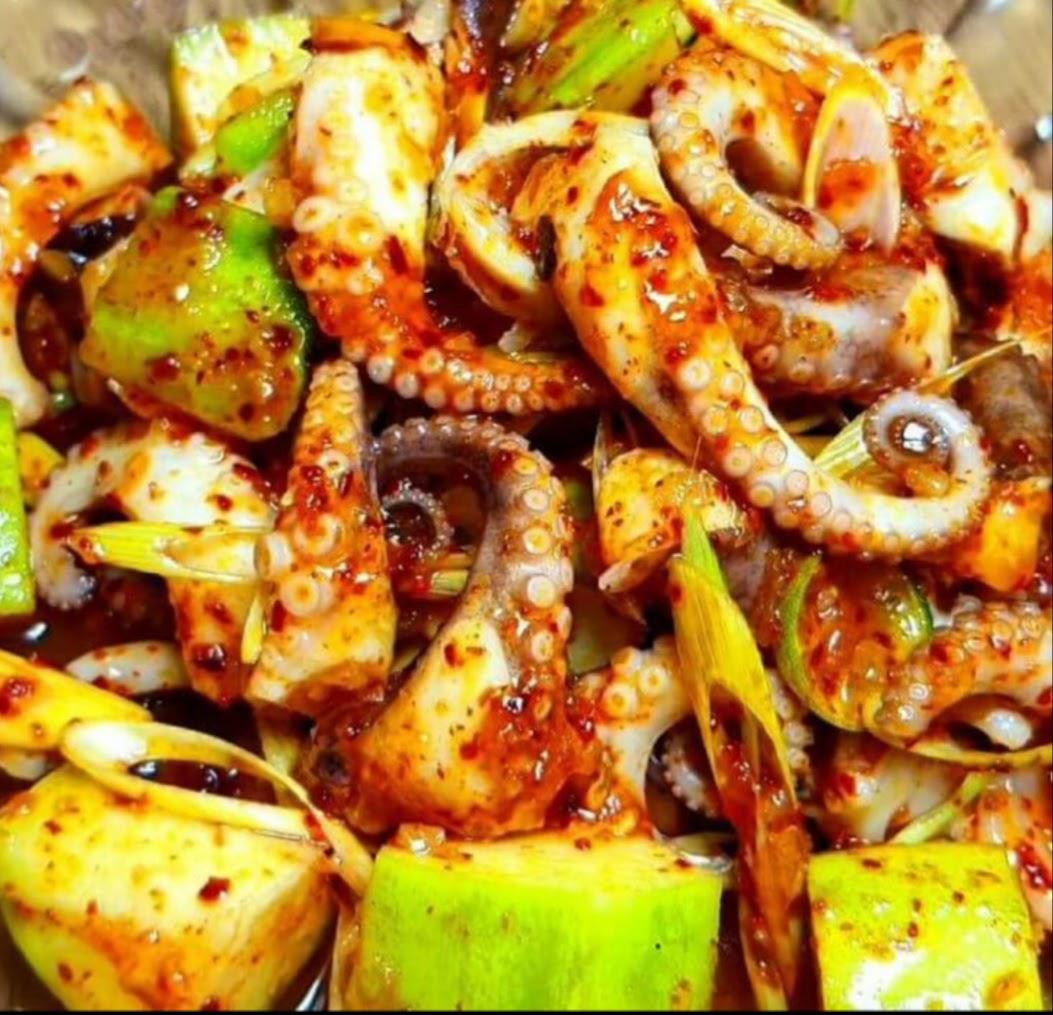 hu-bach-tuoc-sot-thai-mix-xoai-coc