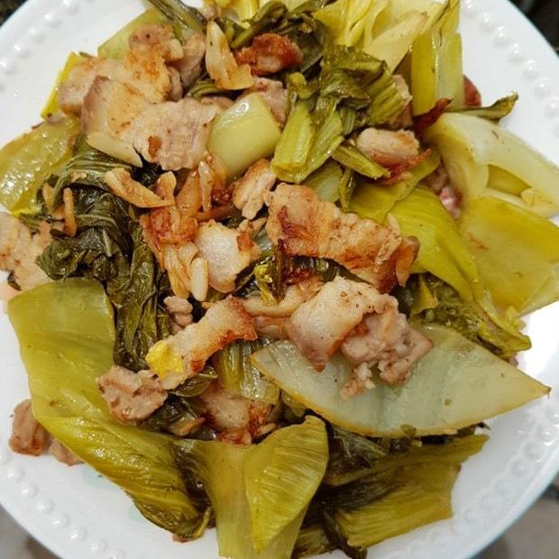 com-ba-roi-xao-cai-chua