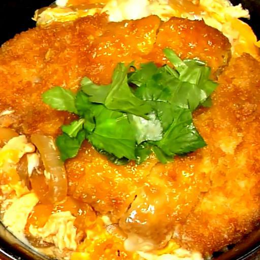 com-katsudon-nhat-com-thit-lon-chien-sot-trung