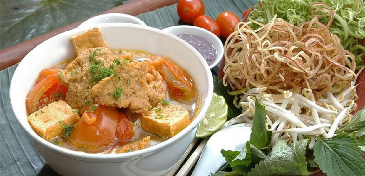 ha-tan-my-bun-rieu-bun-bo-hue-tran-trong-cung