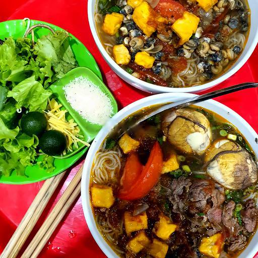 2-bun-rieu-oc-ko-trung-quay-2-tra-tac-mat-ong