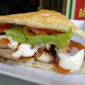banh-mi-tam-giac-doner-kebab-sua-au-fami