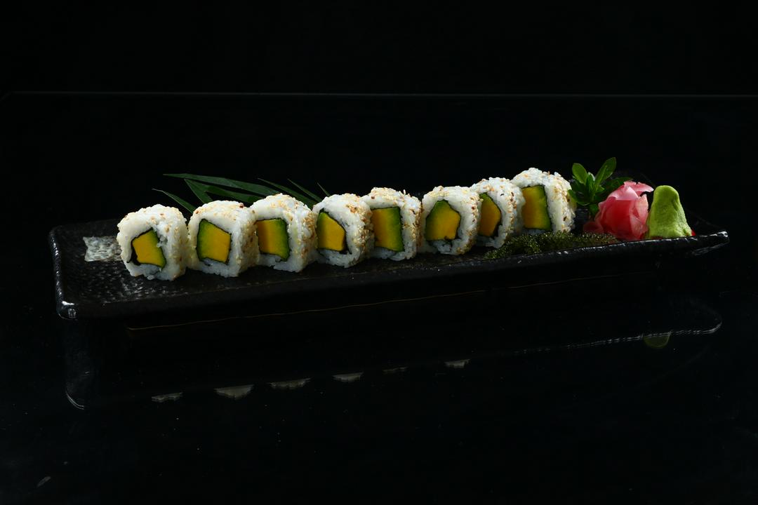 abokado-maki-com-cuon-bo-trai
