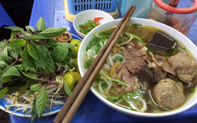 bun-bo-hue-trang-nam-le-van-hien