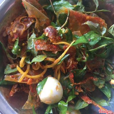 banh-trang-cuon-lon-tron-lon-2-trung-ga-2-tra-tac