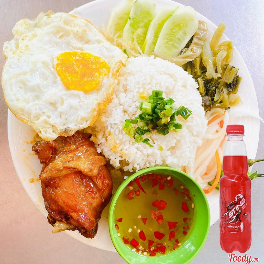 com-tam-ga-trung-sting