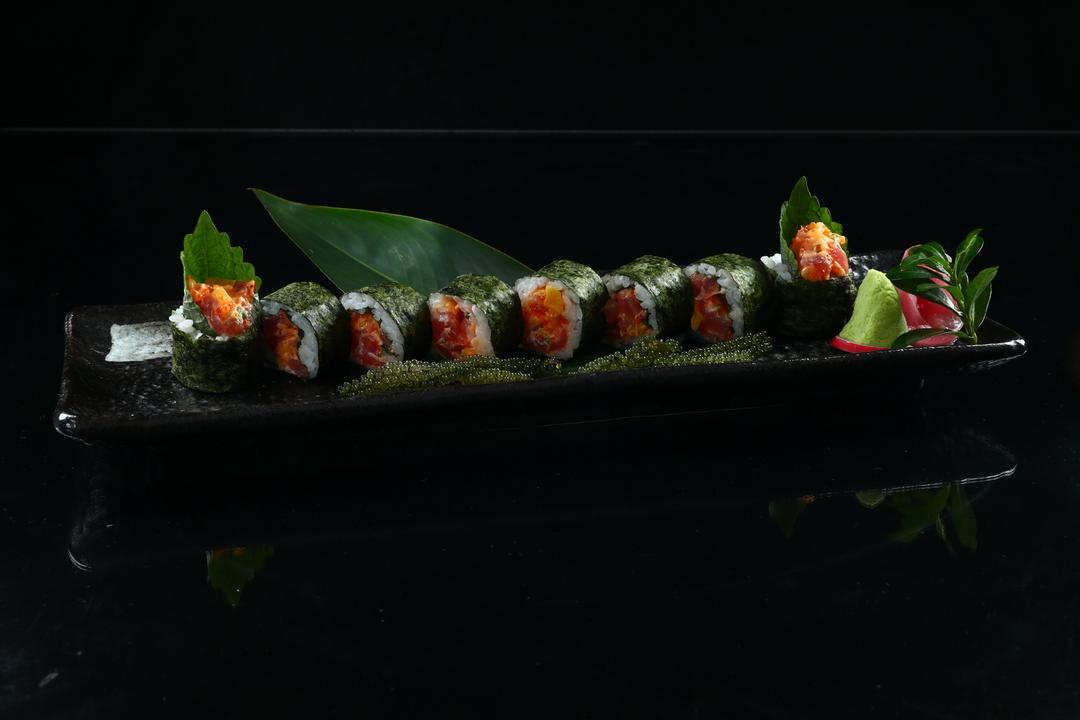 spicy-tuna-roll-ca-ngu-sot-cay