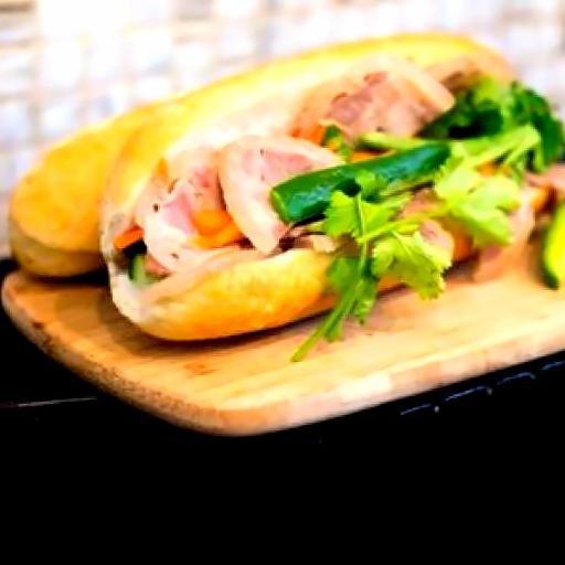 banh-mi-pate-xuc-xich-bi