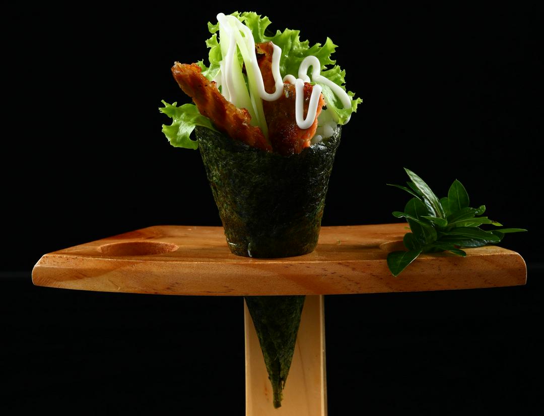 sake-kawa-hand-roll-com-cuon-tay-da-ca-hoi