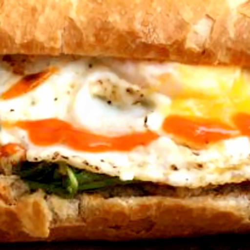 banh-mi-trung-xuc-xich