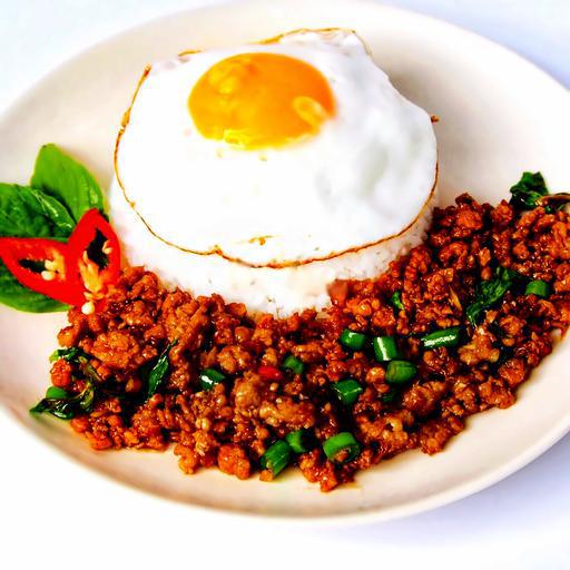 com-thit-heo-bam-xao-la-que-kem-trung-op-la