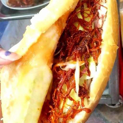 banh-mi-combo-bo-kho-xuc-xich-trung
