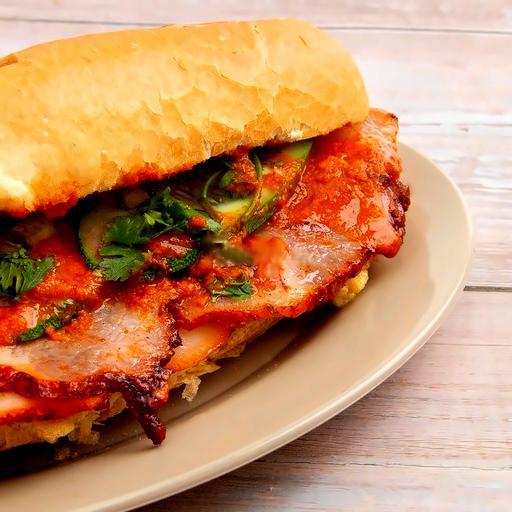 banh-my-trung-xuc-xich-ran-bo-kho