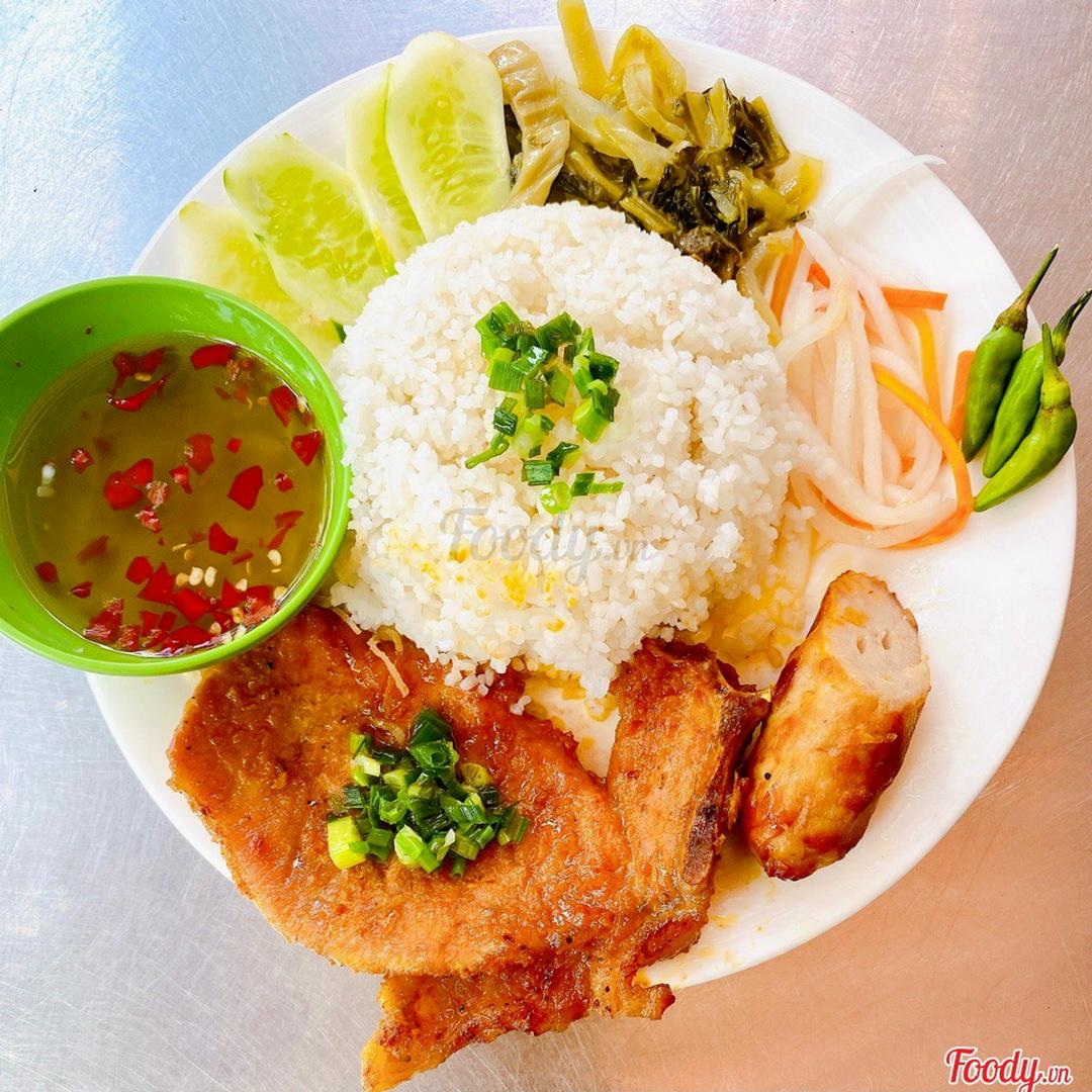 com-tam-suon-nem-nuong