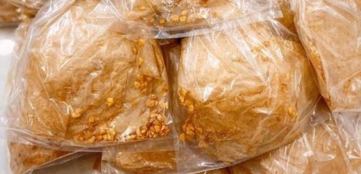 banh-trang-chi-thanh-bo-cau-cong-xa-paris