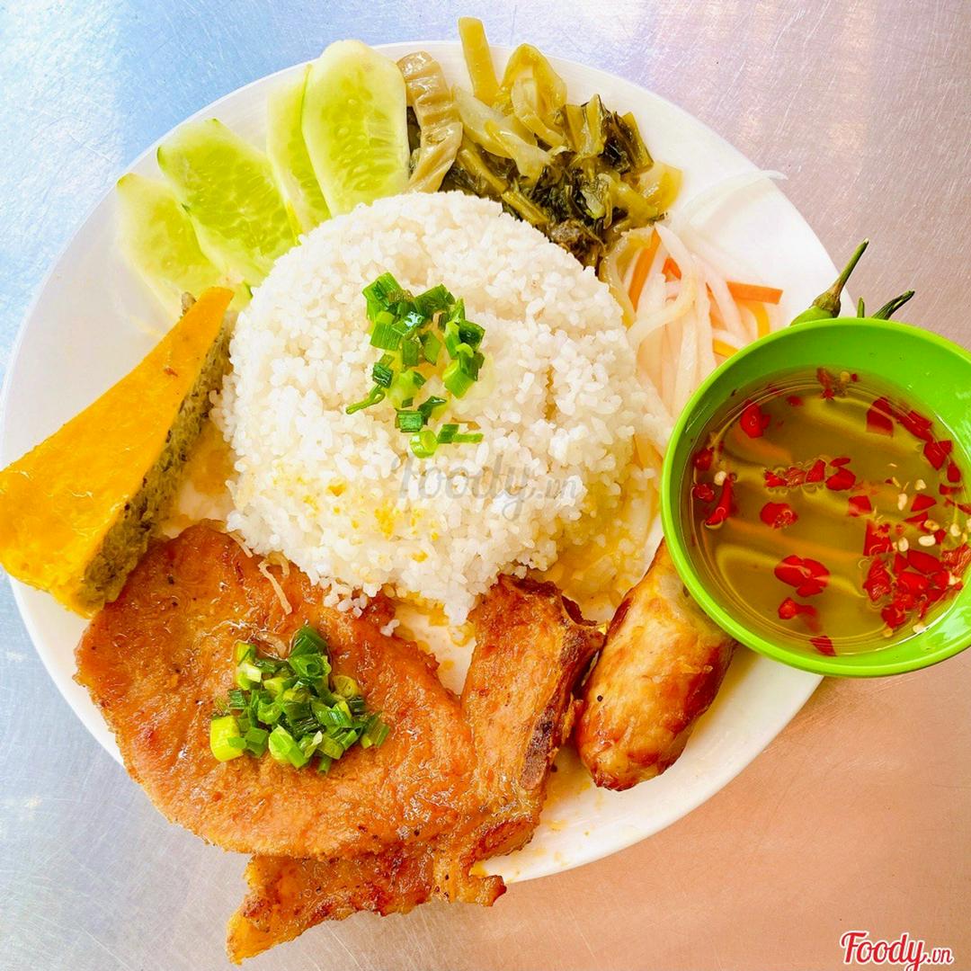 com-tam-suon-nem-cha