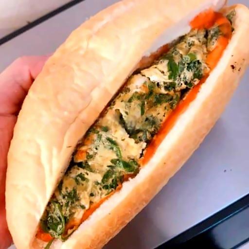 banh-mi-trung-ngai-cuu