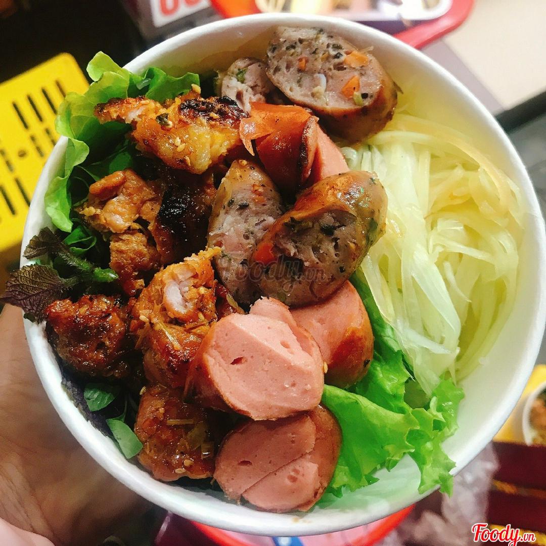 bun-tron-thit-nuong-ac-biet