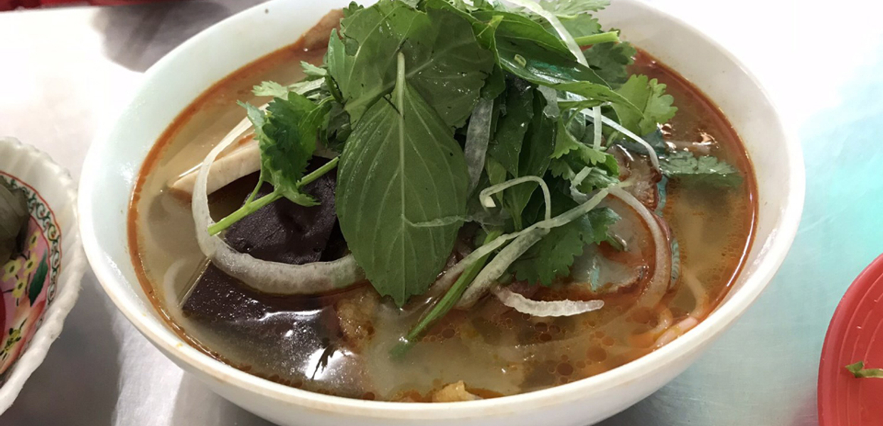 bun-bo-hue-246-bui-inh-tuy