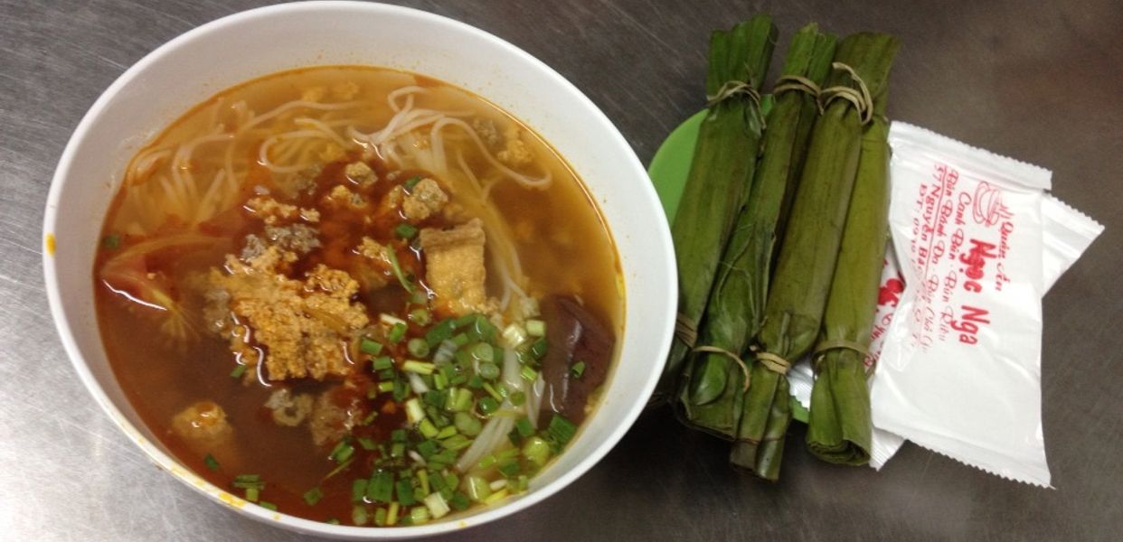 quan-an-ngoc-nga-cac-mon-canh-bun-nguyen-bac