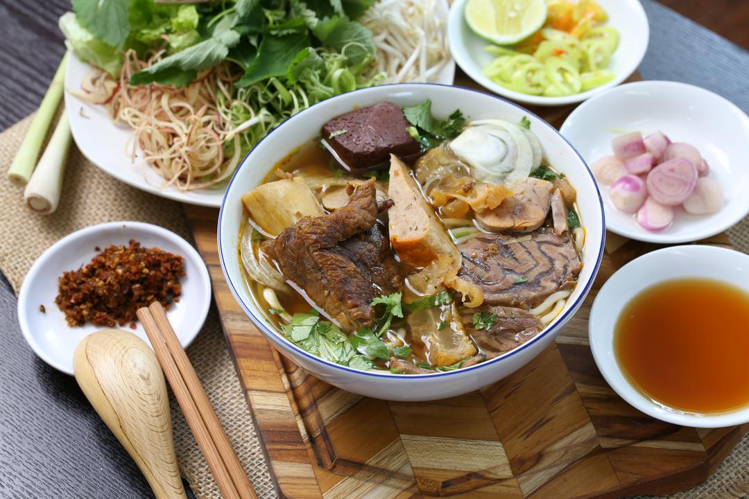 bun-bo-gia-truyen-khoi-suon-sun-heo