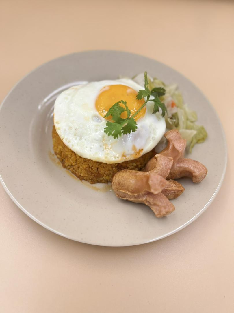 com-xuc-xich-op-la-pt