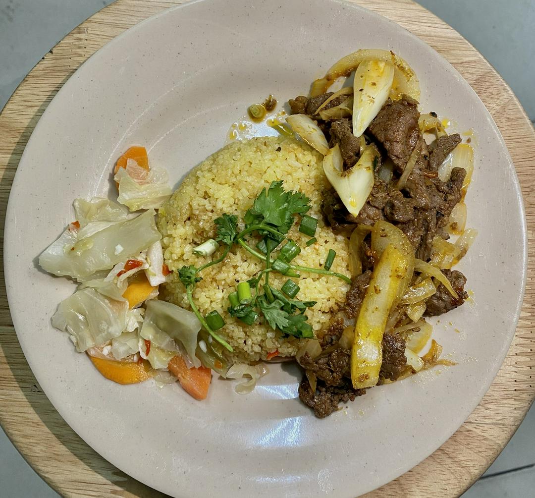 com-bo-xao-cu-hanh-pt