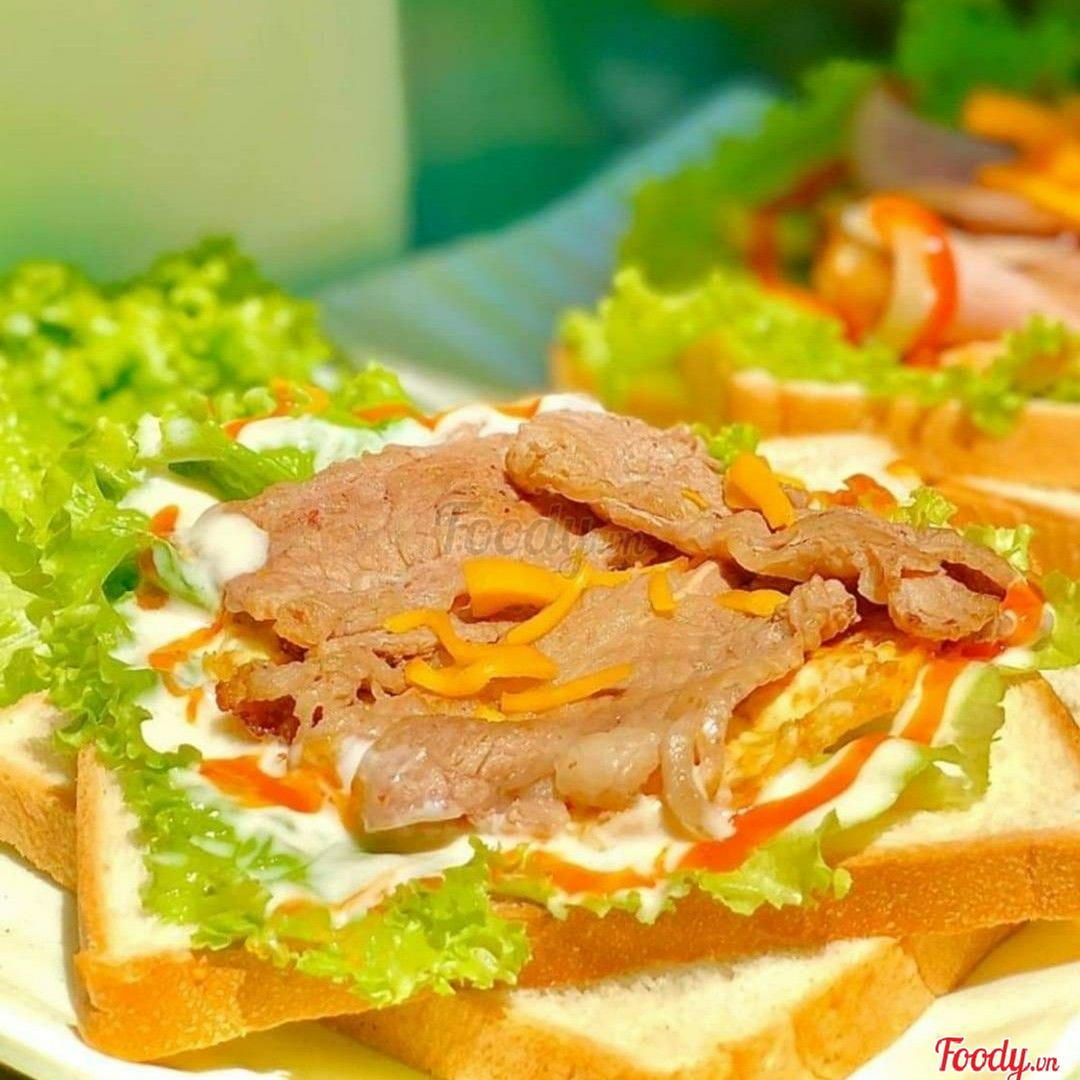 sandwich-trung-bo-my-nuong-bo