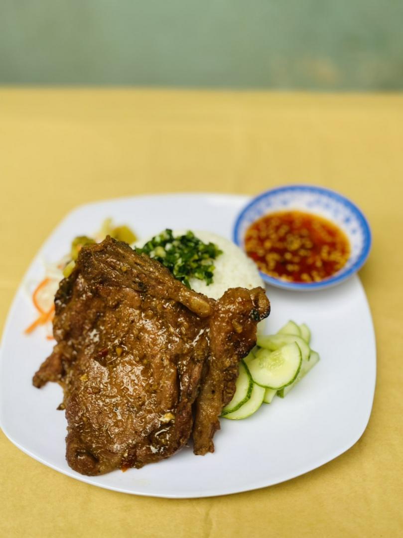 com-tam-suon-nuong-mat-ong